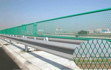 钢板护栏网厂家供应钢板护栏网、钢板护栏网厂家、钢板护栏网价格