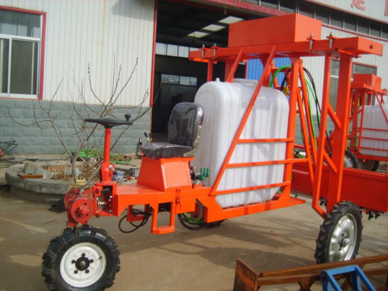 济宁市玉米小麦三轮自走式喷药机厂家供应玉米小麦三轮自走式喷药机