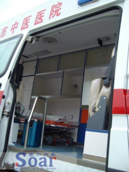 青岛索尔汽车钢化高顶监护型救护车