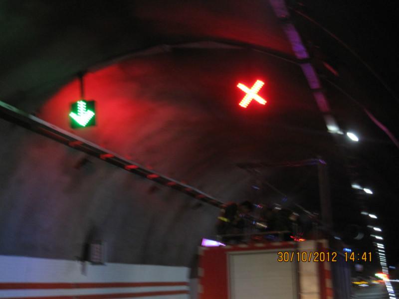 供应广东收费站雨棚信号灯红叉绿箭|600型雨棚灯|雨棚信号灯|隧道指示器