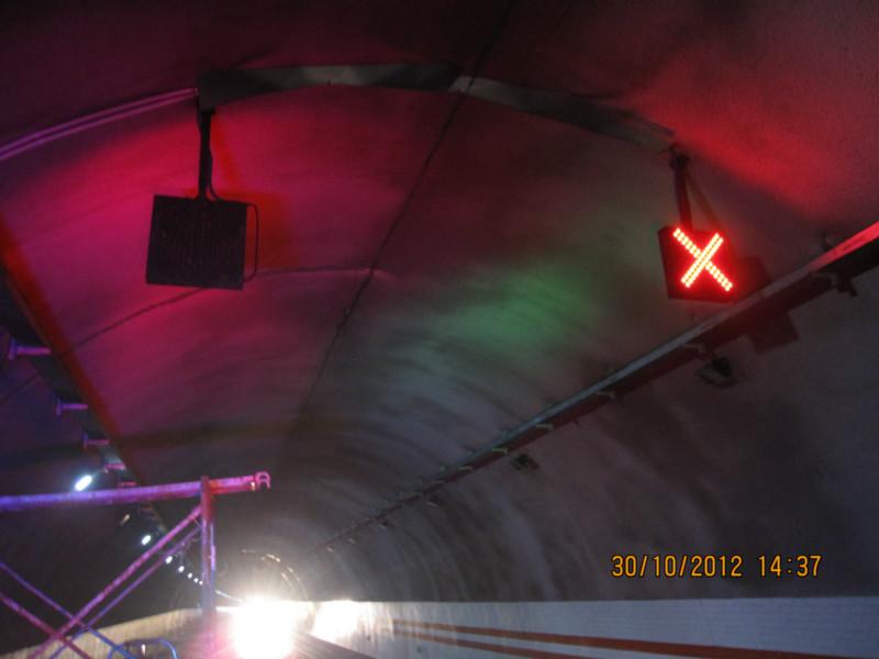 隧道指示灯收费站雨棚灯|红叉绿箭批发