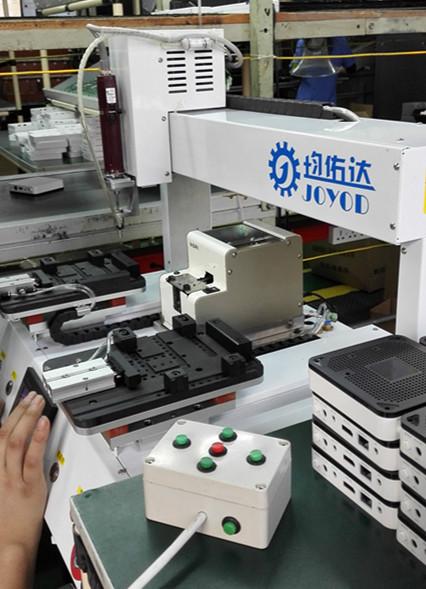供应惠州自动锁螺丝机价格    螺丝机批发  手机辅料自动贴膜机